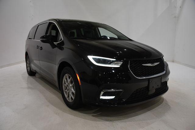 2024 Chrysler Pacifica Touring L for sale near AURORA, IL