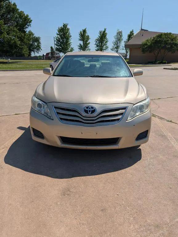 2011 Toyota Camry LE for sale in Tecumseh, OK
