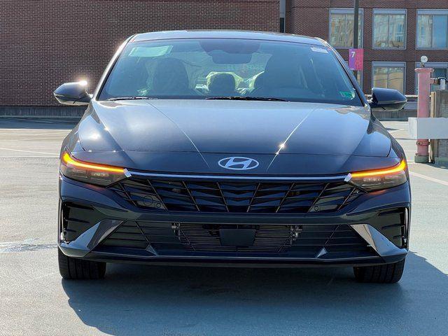 2025 Hyundai Elantra Hybrid Limited