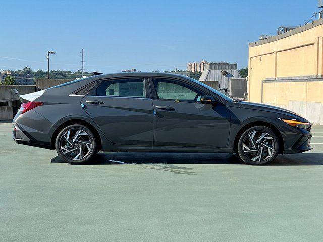 2025 Hyundai Elantra Hybrid Limited