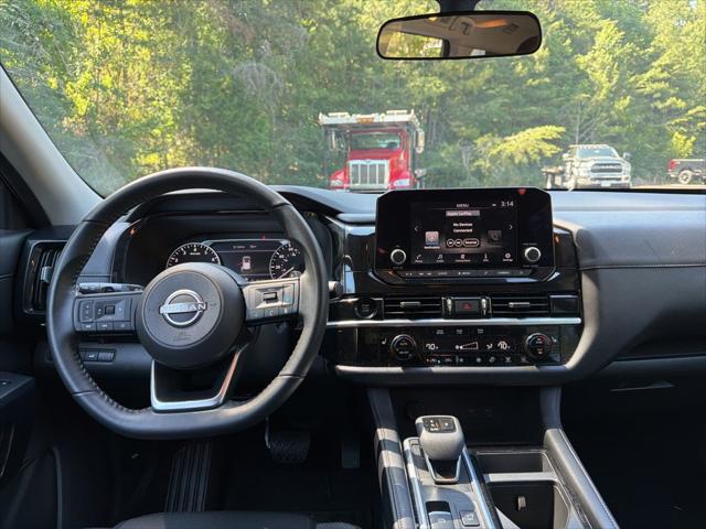 2025 Nissan Pathfinder SV FWD