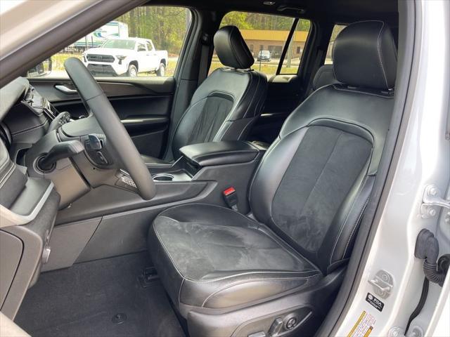 2025 Jeep Grand Cherokee Altitude 4x4