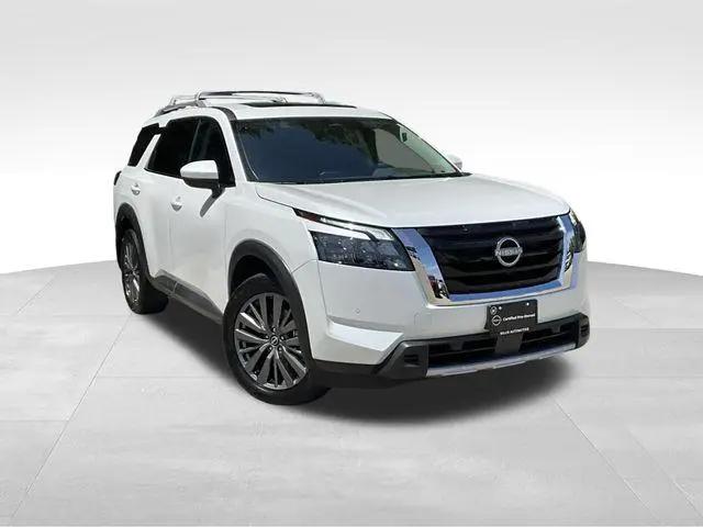 2025 Nissan Pathfinder SL 4WD for sale in Des Moines, IA