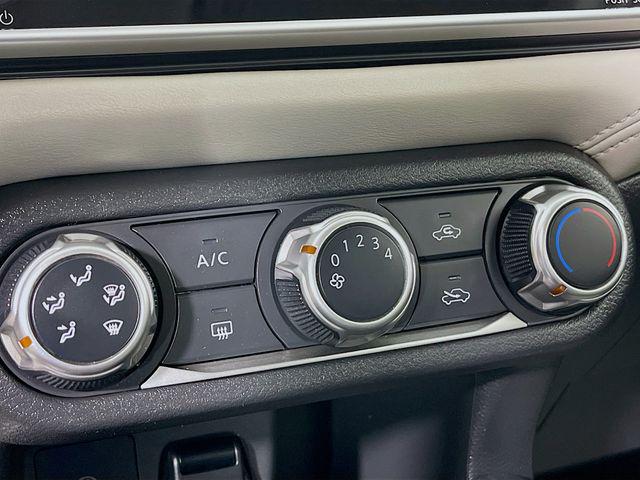2020 Nissan Versa SV Xtronic CVT