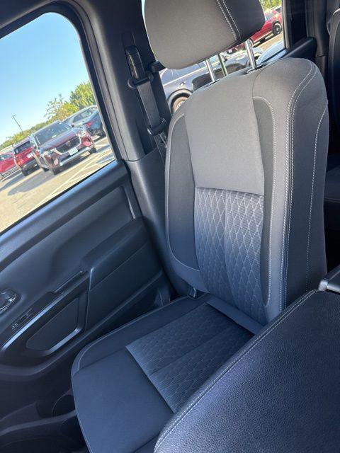 2023 Nissan Titan Crew Cab SV 4x4