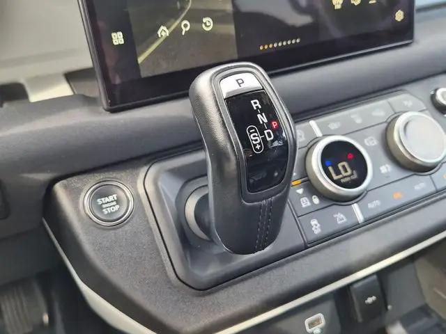 2023 Land Rover Defender 130 X-Dynamic SE
