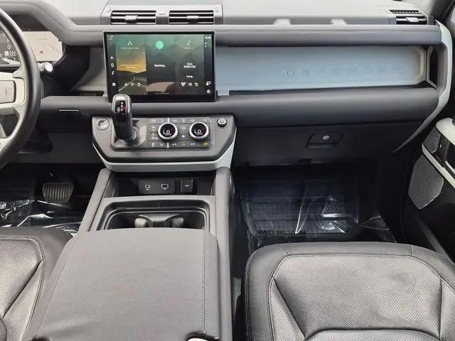 2023 Land Rover Defender 130 X-Dynamic SE