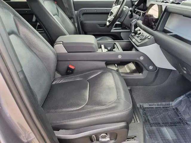 2023 Land Rover Defender 130 X-Dynamic SE
