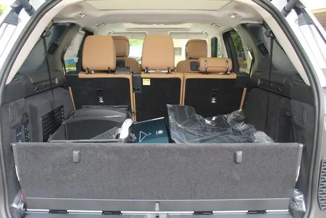 2025 Land Rover Discovery P360 Metropolitan Edition