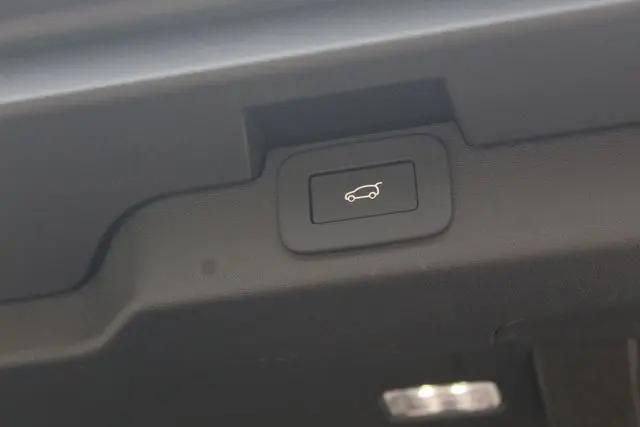 2025 Land Rover Discovery P360 Metropolitan Edition