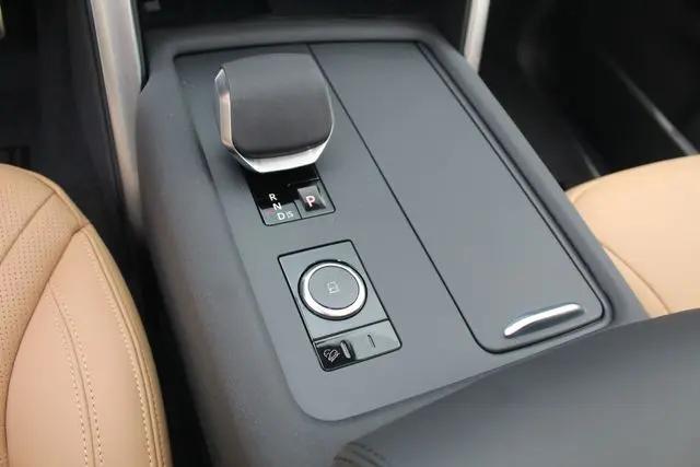 2025 Land Rover Discovery P360 Metropolitan Edition