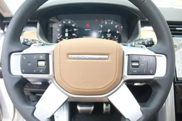 2025 Land Rover Discovery P360 Metropolitan Edition