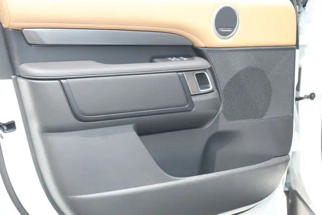 2025 Land Rover Discovery P360 Metropolitan Edition