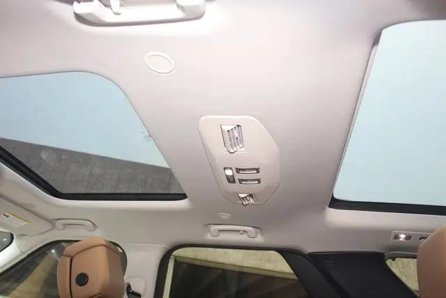 2025 Land Rover Discovery P360 Metropolitan Edition