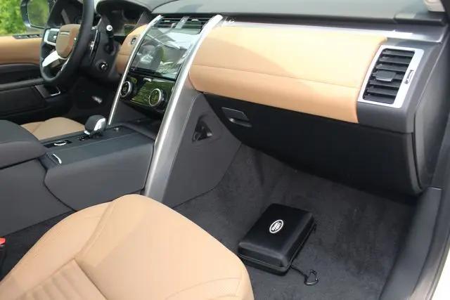 2025 Land Rover Discovery P360 Metropolitan Edition