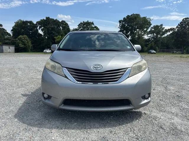 2013 Toyota Sienna XLE V6 8 Passenger