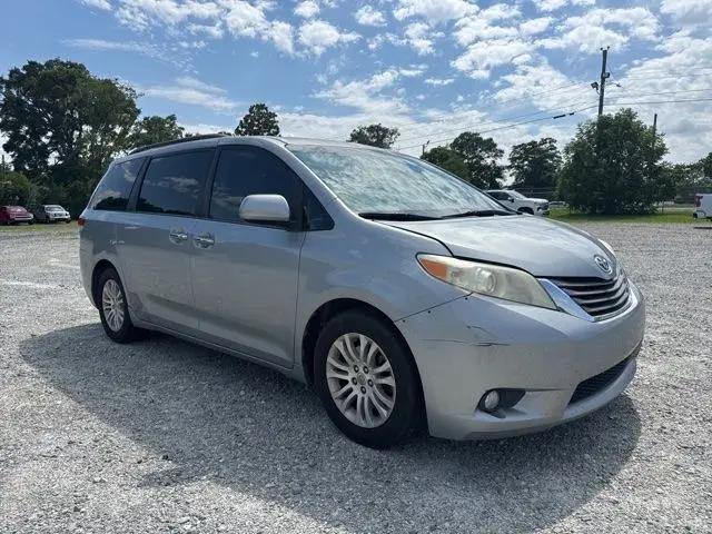 2013 Toyota Sienna XLE V6 8 Passenger