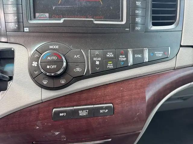 2013 Toyota Sienna XLE V6 8 Passenger
