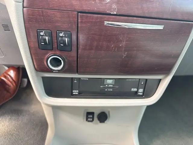 2013 Toyota Sienna XLE V6 8 Passenger