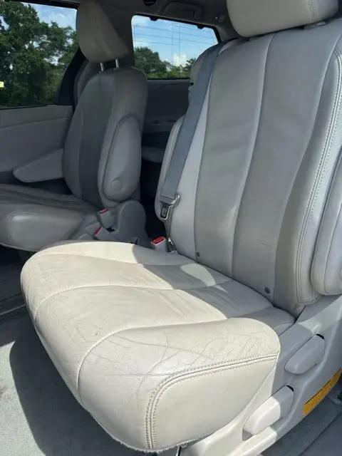 2013 Toyota Sienna XLE V6 8 Passenger