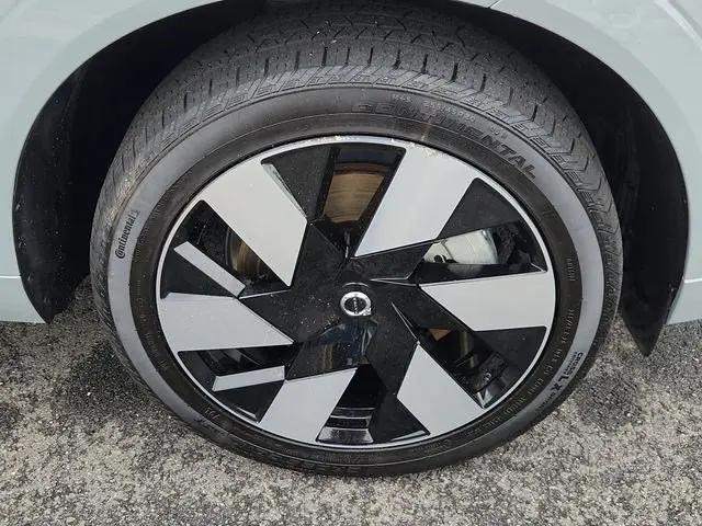 2024 Volvo XC60 Recharge T8 Ultimate Dark Theme