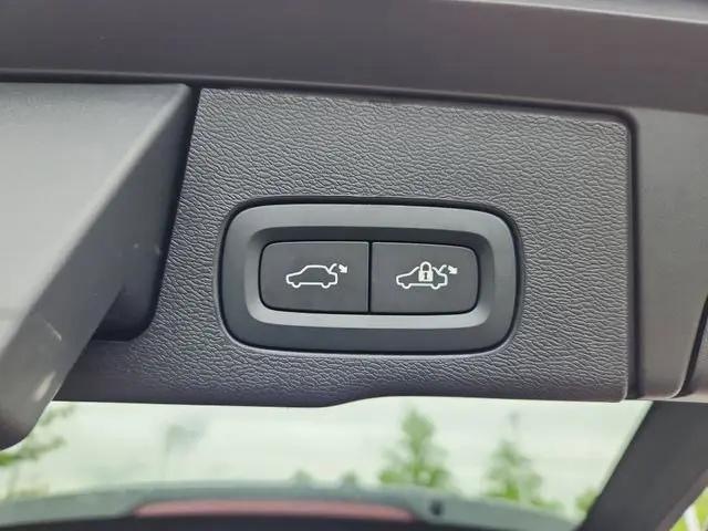 2024 Volvo XC60 Recharge T8 Ultimate Dark Theme