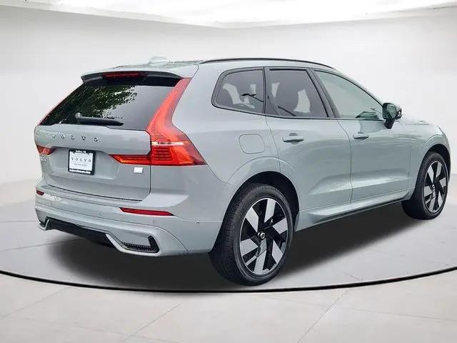 2024 Volvo XC60 Recharge T8 Ultimate Dark Theme