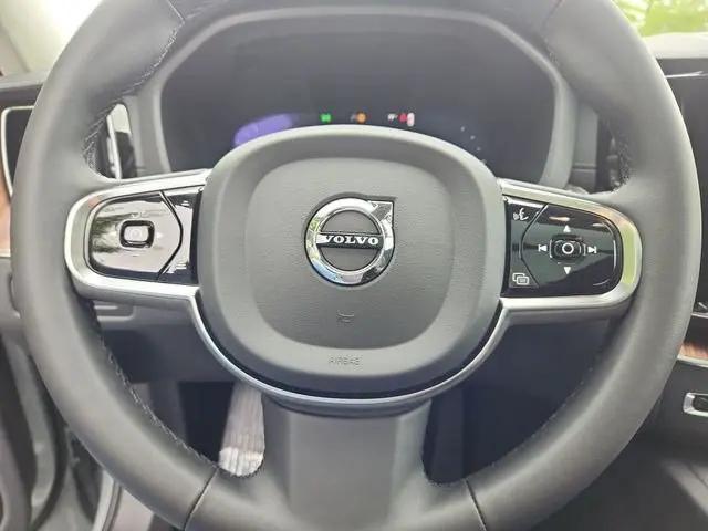 2024 Volvo XC60 Recharge T8 Ultimate Dark Theme