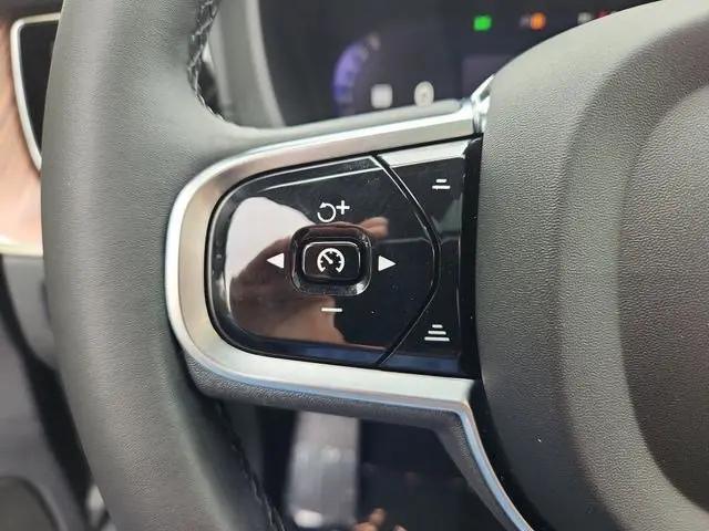 2024 Volvo XC60 Recharge T8 Ultimate Dark Theme