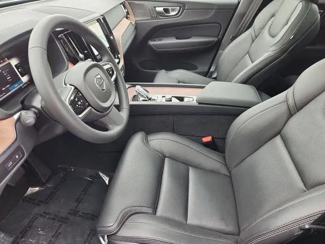 2024 Volvo XC60 Recharge T8 Ultimate Dark Theme