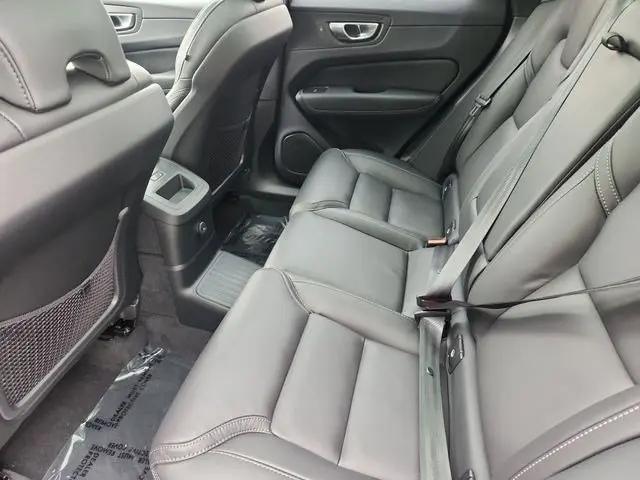 2024 Volvo XC60 Recharge T8 Ultimate Dark Theme