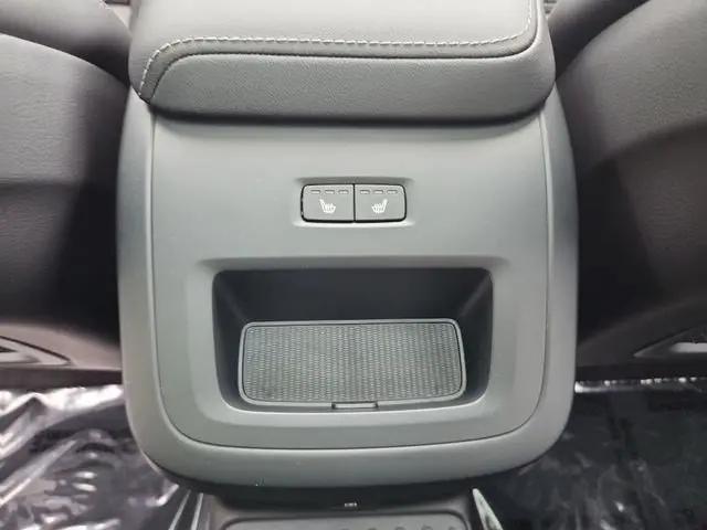 2024 Volvo XC60 Recharge T8 Ultimate Dark Theme