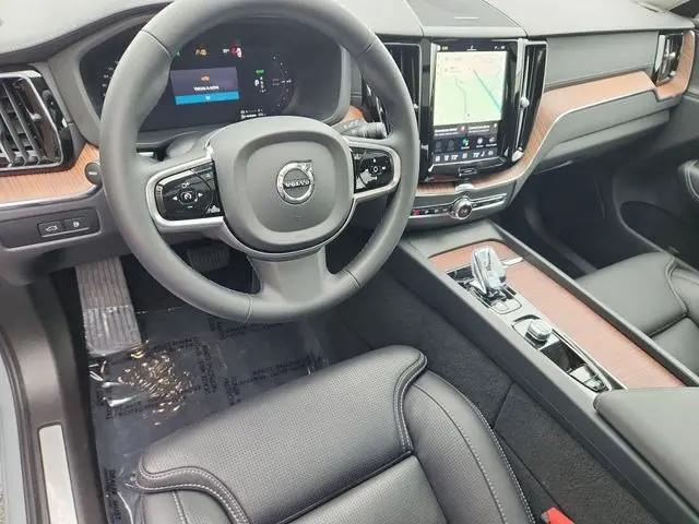 2024 Volvo XC60 Recharge T8 Ultimate Dark Theme