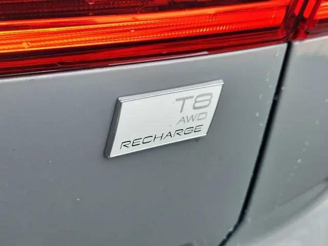 2024 Volvo XC60 Recharge T8 Ultimate Dark Theme
