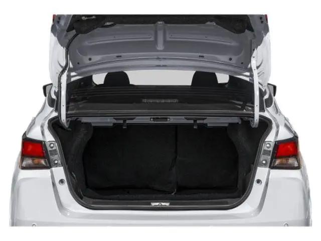 2025 Nissan Versa 1.6 SR