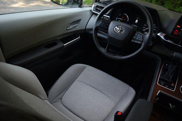 2024 Toyota Sienna LE