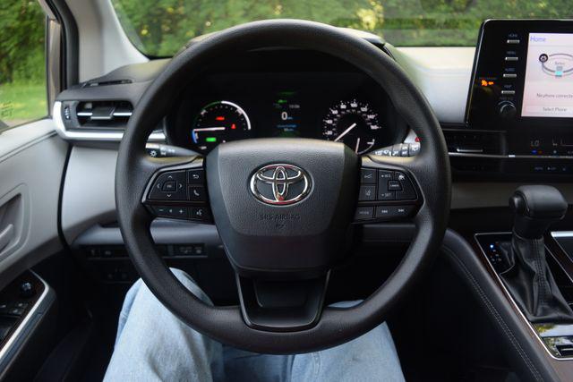 2024 Toyota Sienna LE
