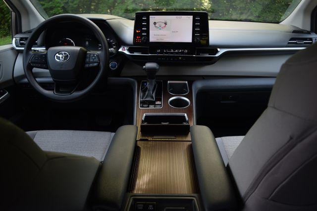 2024 Toyota Sienna LE