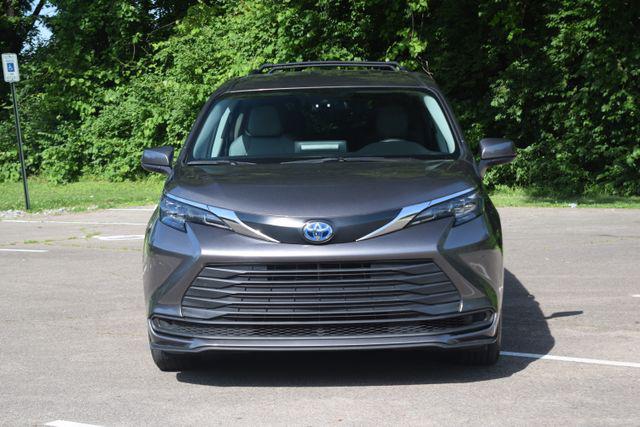 2024 Toyota Sienna LE