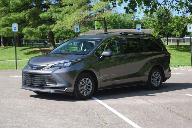 2024 Toyota Sienna LE