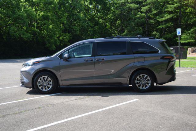 2024 Toyota Sienna LE