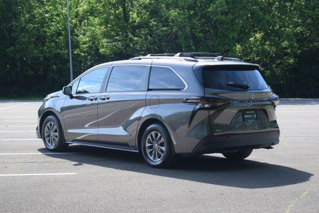 2024 Toyota Sienna LE