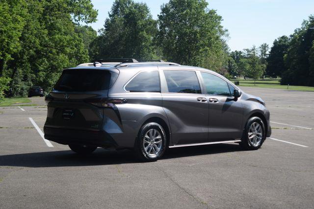 2024 Toyota Sienna LE