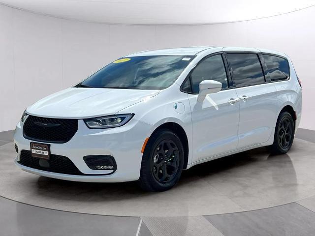 2022 Chrysler Pacifica Hybrid Touring L for sale in West Bend, WI