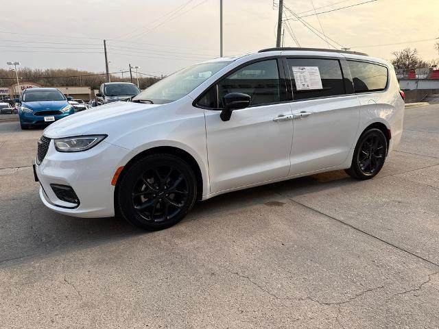 2025 Chrysler Pacifica Limited for sale in Hutchinson, KS