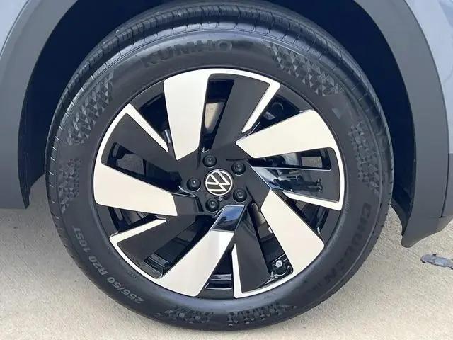 2026 Volkswagen Atlas Cross Sport SE with Technology