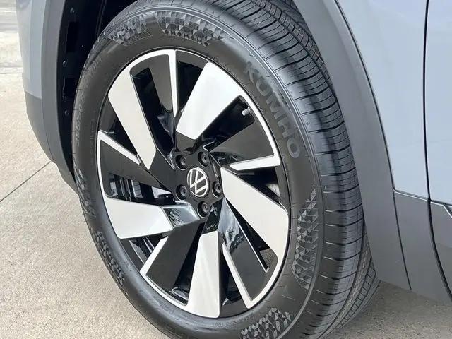 2026 Volkswagen Atlas Cross Sport SE with Technology