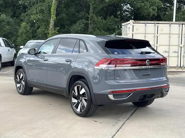 2026 Volkswagen Atlas Cross Sport SE with Technology