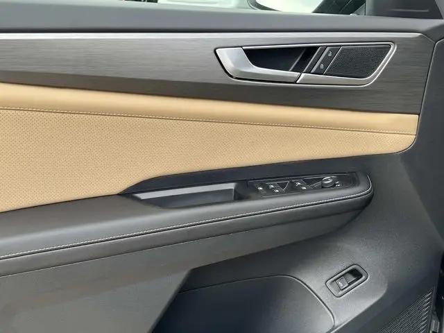 2026 Volkswagen Atlas Cross Sport SE with Technology