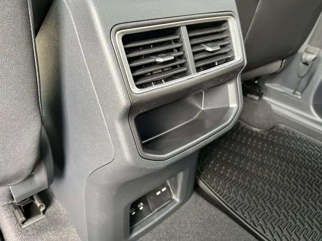 2026 Volkswagen Atlas Cross Sport SE with Technology